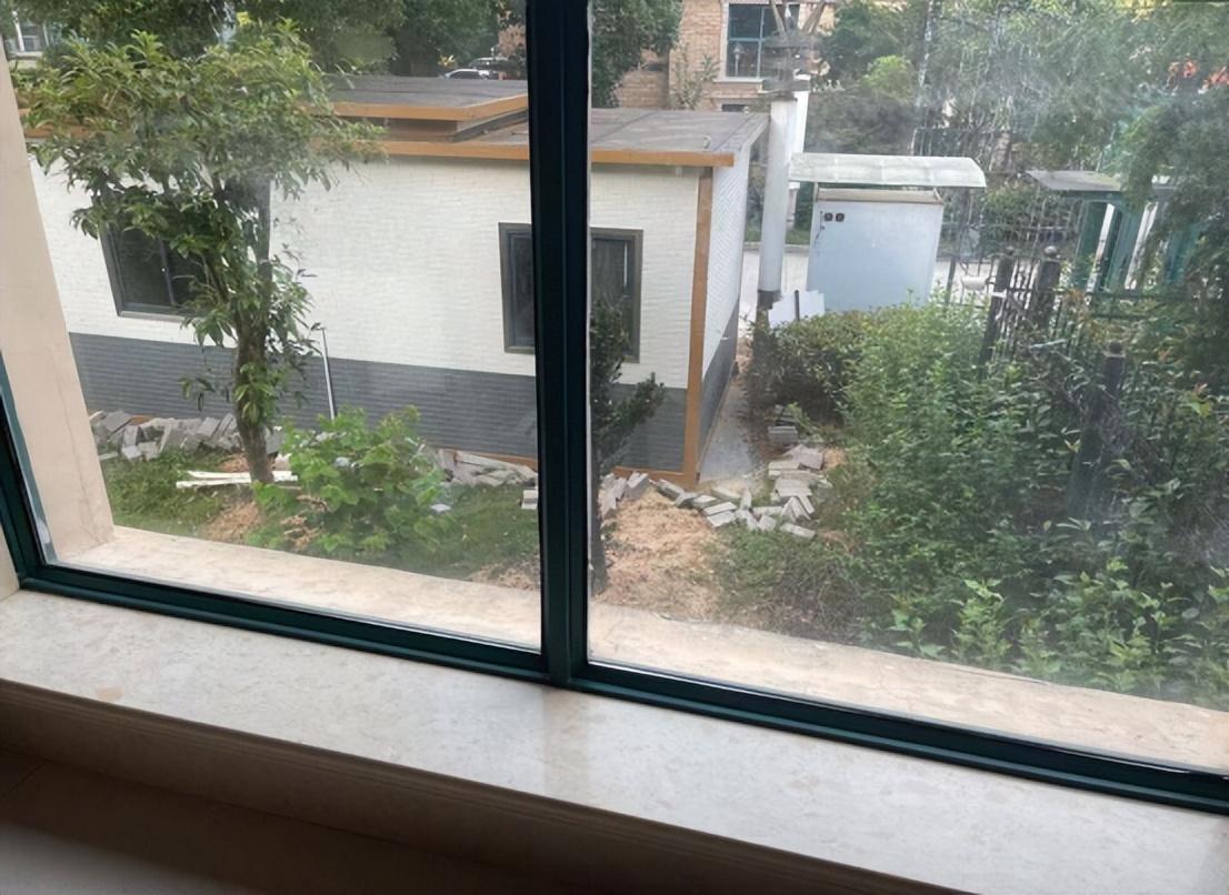 快來(lái)看（垃圾分類(lèi)房）小區(qū)新設(shè)垃圾分類(lèi)房爭(zhēng)議的政策與法律評(píng)析，小區(qū)垃圾不分類(lèi)的危害有哪些，小區(qū)垃圾不分類(lèi)的危害圖片，(圖5)