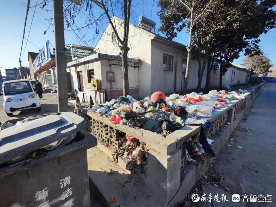 垃圾房（花壇變垃圾堆頻頻起火！相關(guān)負(fù)責(zé)人：將盡快清理并尋求長決方案）清理花壇垃圾的方法，清理花壇垃圾簡報，(圖1)